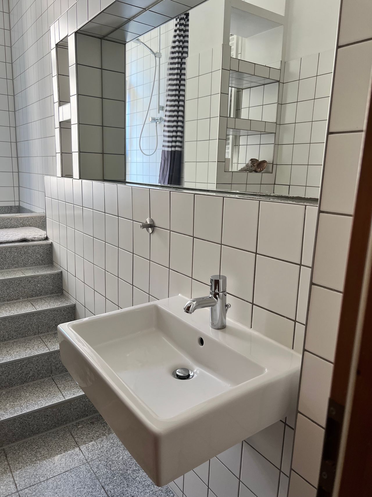 Spacious 3-room apartment in Berlin – 135 m² with balcony, fully furnished – available for 5 months