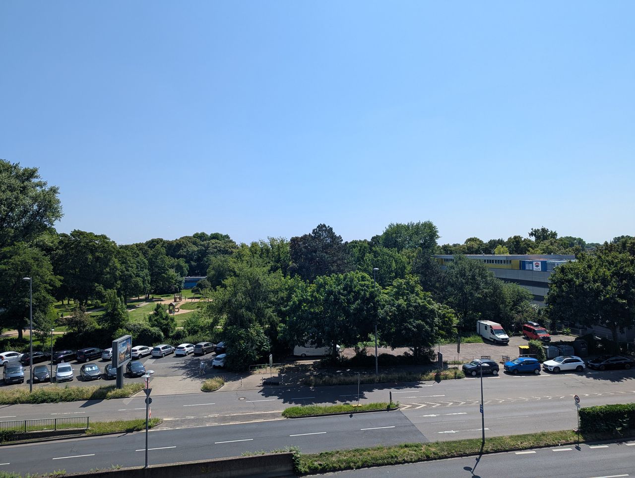 Modern 2-Room Apartment Near the Rhine – Central & Well-Connected