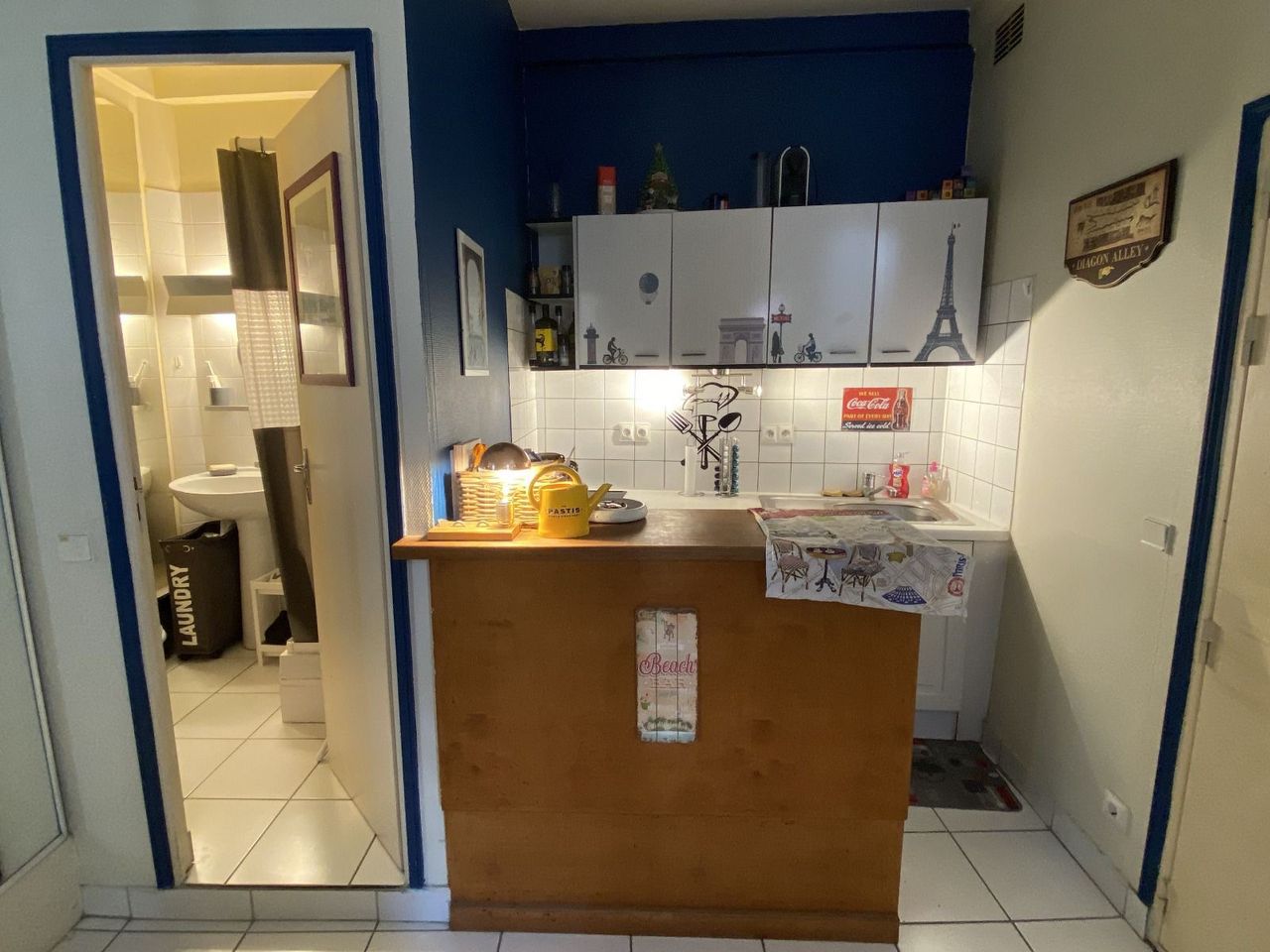 Posh, fully-equipped, spacious,  high ceilinged studio by the Rue Cler and Eiffel Tower.