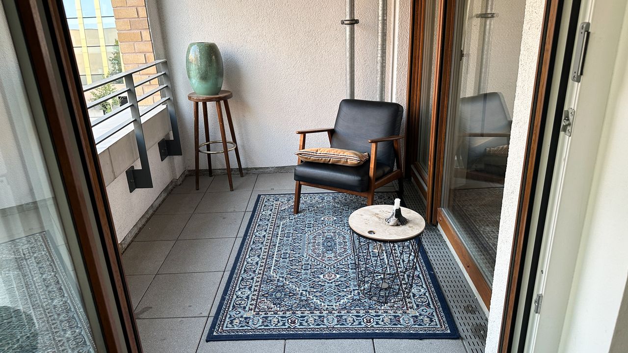 Beautiful & quiet apartment filled with art in the center of Berlin