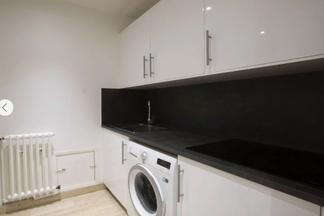 In a beautiful modern residence, lovely accommodation ideally located and fully equipped