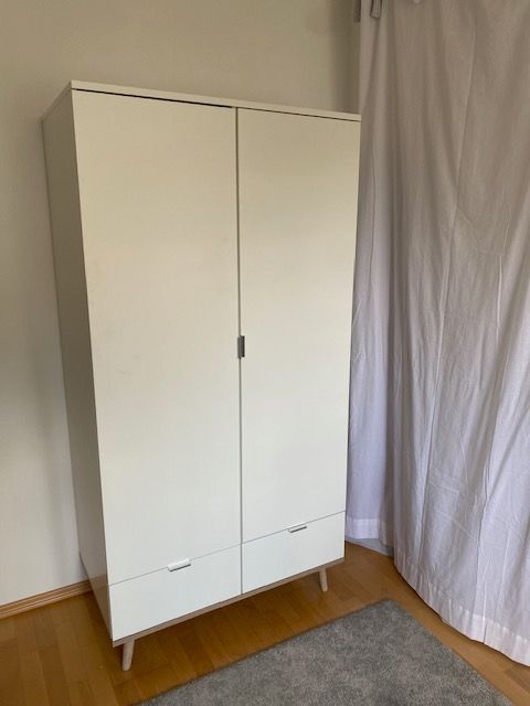 Schnuckelige Zwei-Raum-Wohnung mit sehr geräumiger Ess/Arbeitsküche