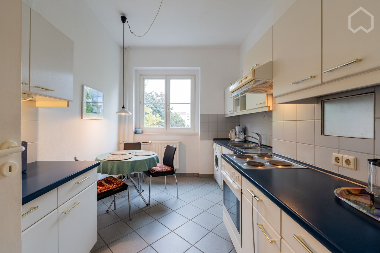 Comfortable apartment in Charlottenburg-Wilmersdorf with timeless charm