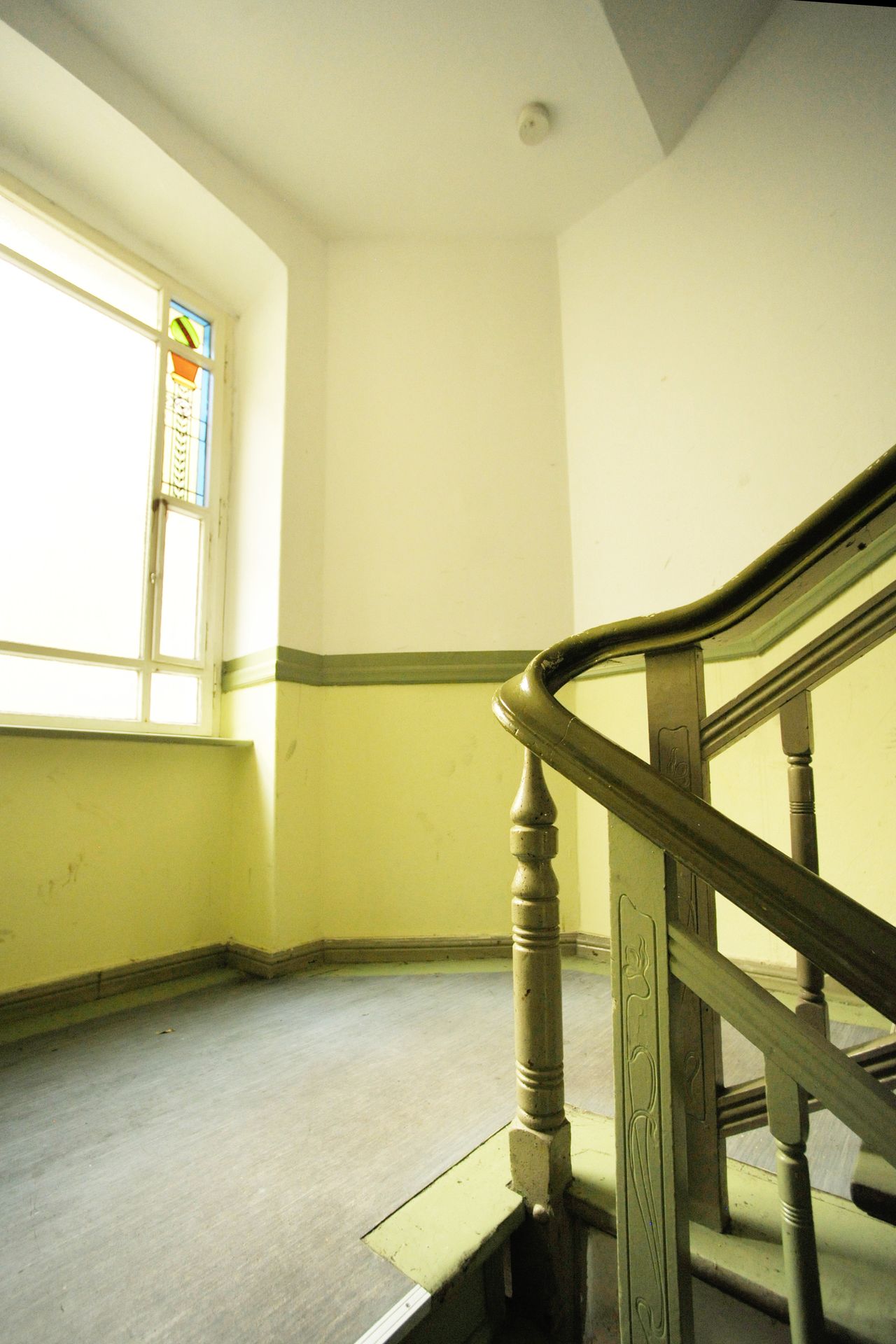 Bright and Spacious Apartment with Balcony