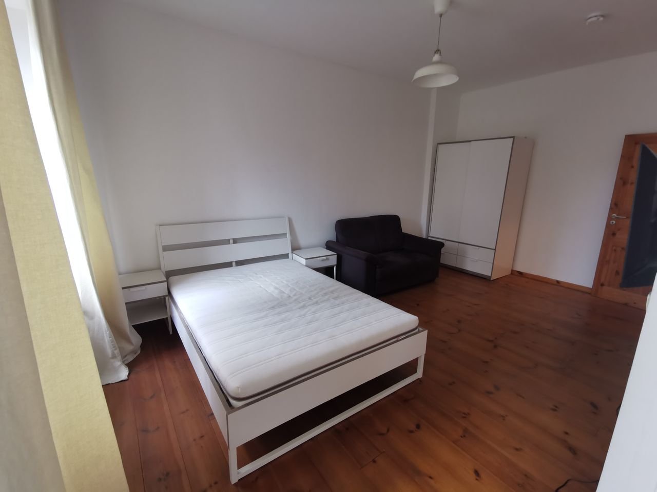 1 room apartment (fully furnished) in a quiet street next to the river