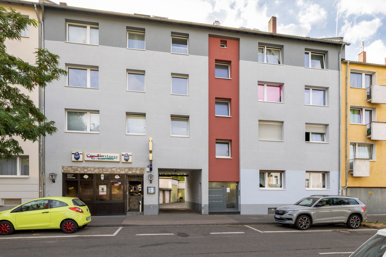 Central designer flat on top floor, close to city center and Cologne fair