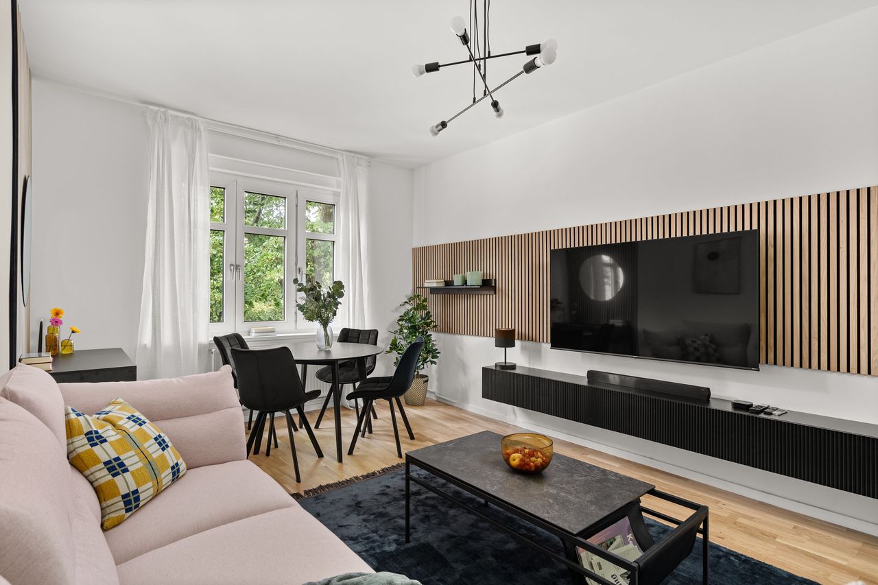 Renovated premium apartment with terrace in Neukölln