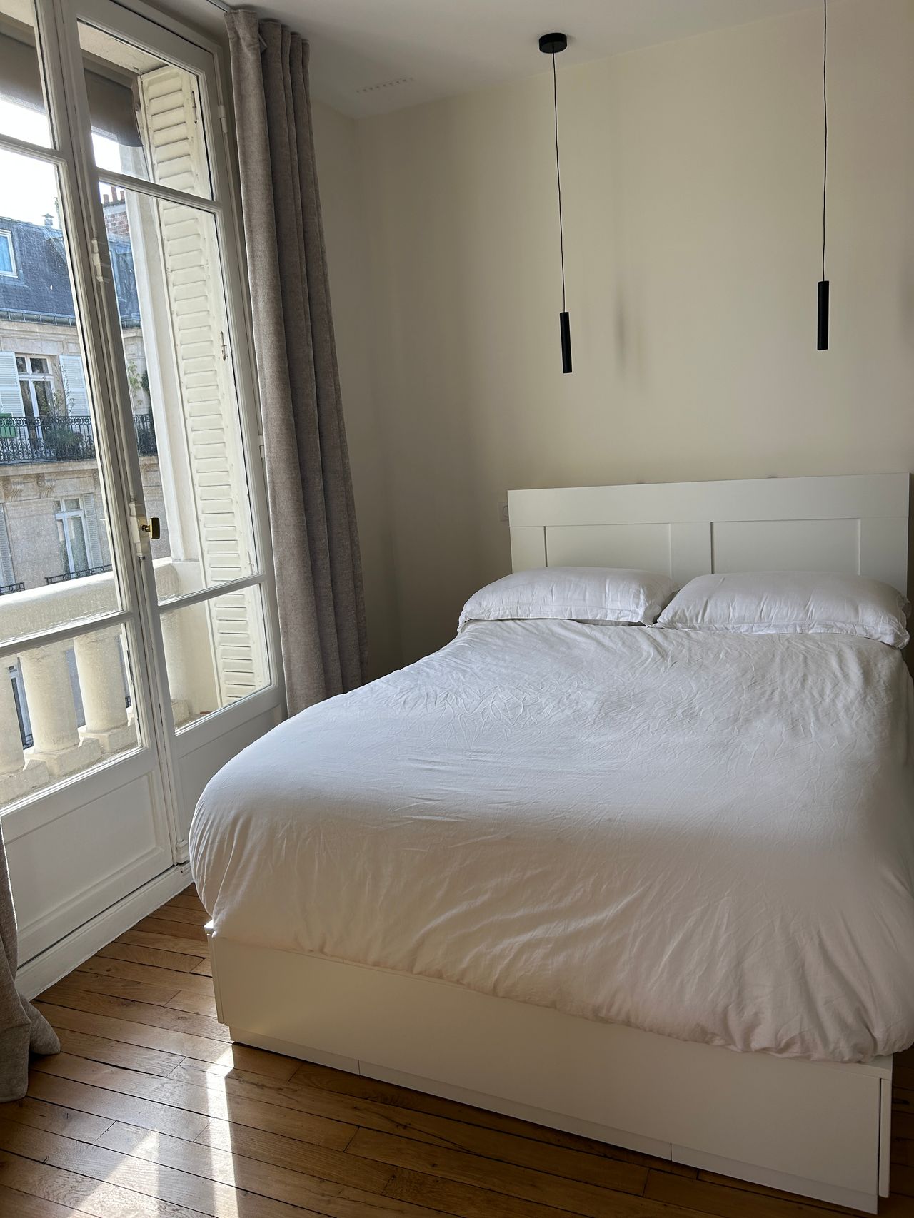 Bright charming apartment with balconies - 17th arrondissement