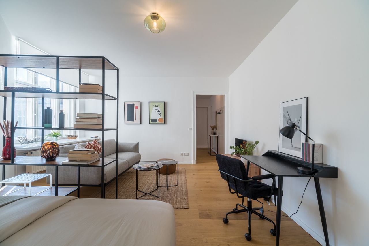 Beautiful And Modern Apartment with Walk in Closet in Central Schillerkiez Berlin