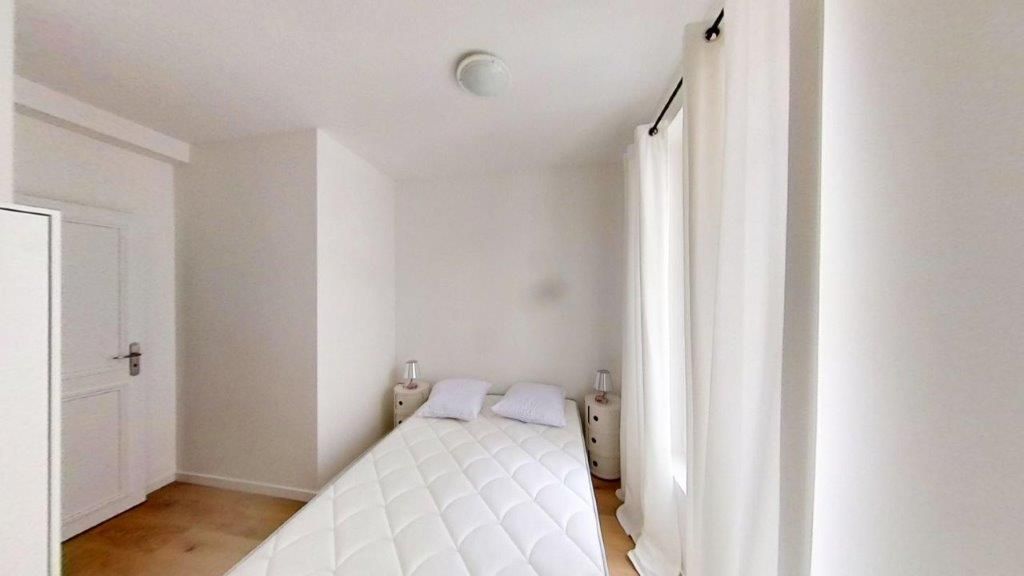 Charming suite near school