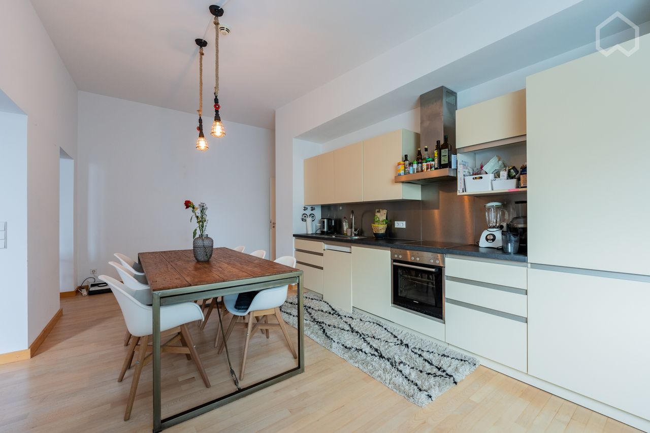 Modern, Pet-Friendly, Quiet, Well-located Penthouse Apartment incl. Gym and Private Parking Space