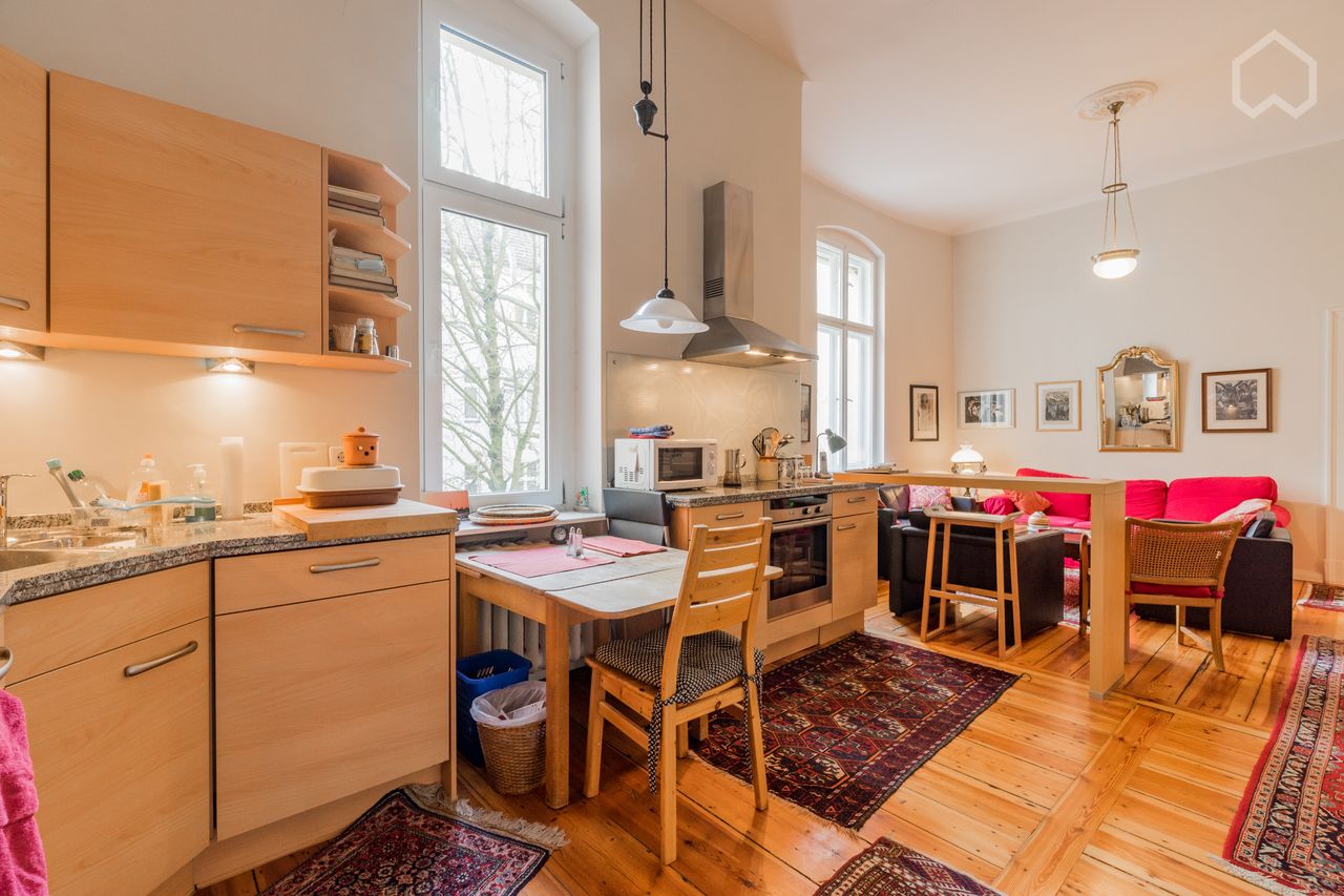 Old (West) Berlin Charm with a Modern Touch: 3-room apartment close to Ku'Damm