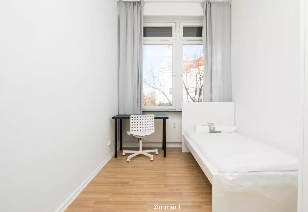 Lovely cozy room in Bismarckstraße in Berlin