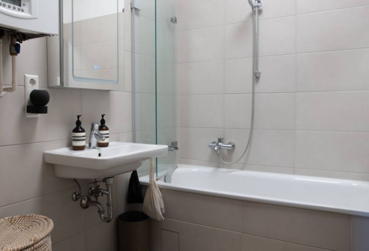 Bright Apartment next to Volkspark Friedrichshain