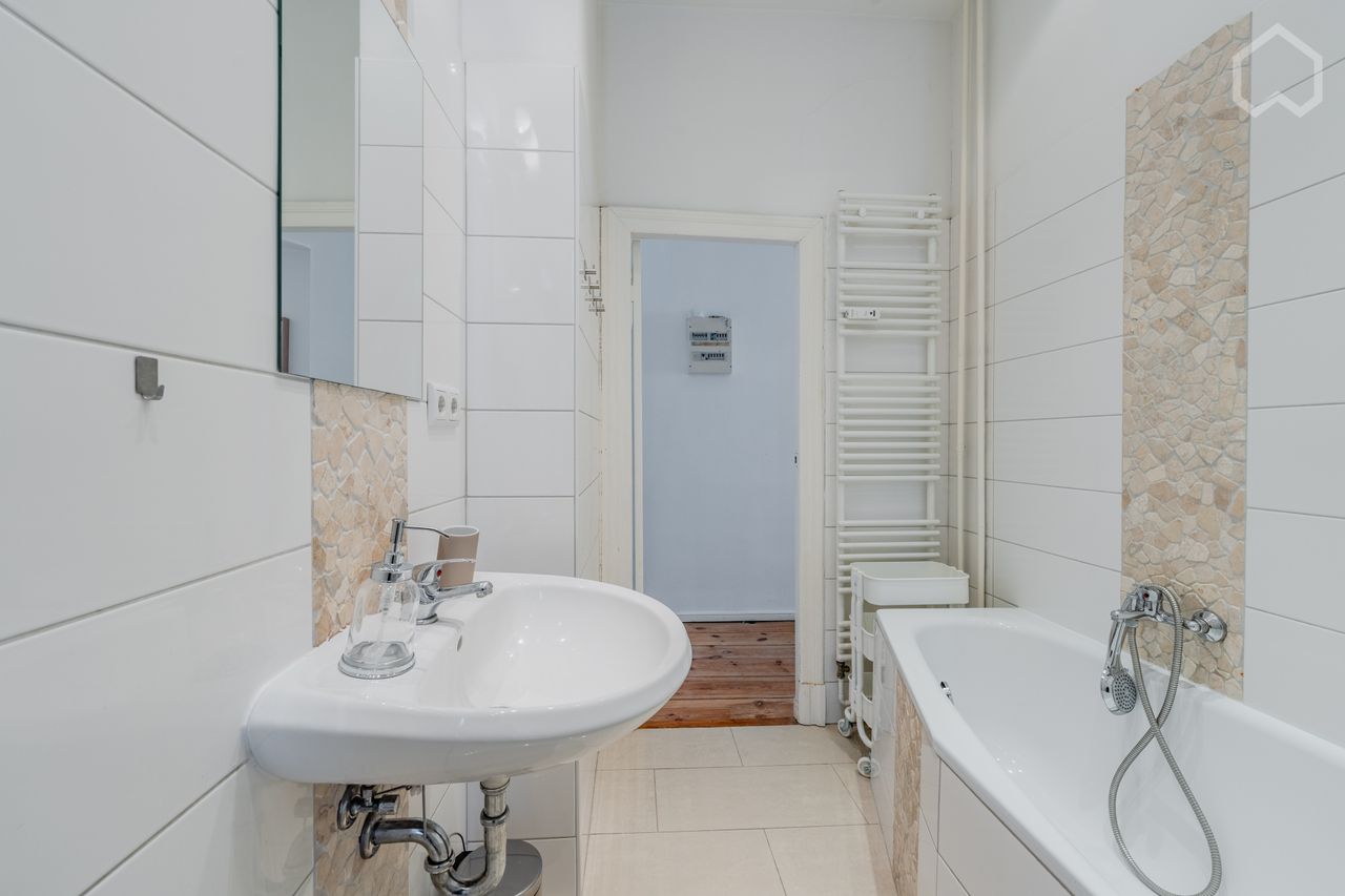 Beautiful Newly Renovated 2-Room Apartment with balcony