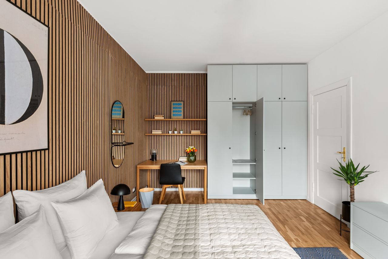 Spacious 2.5 Room Apartment in a Trendy Berlin Neighborhood