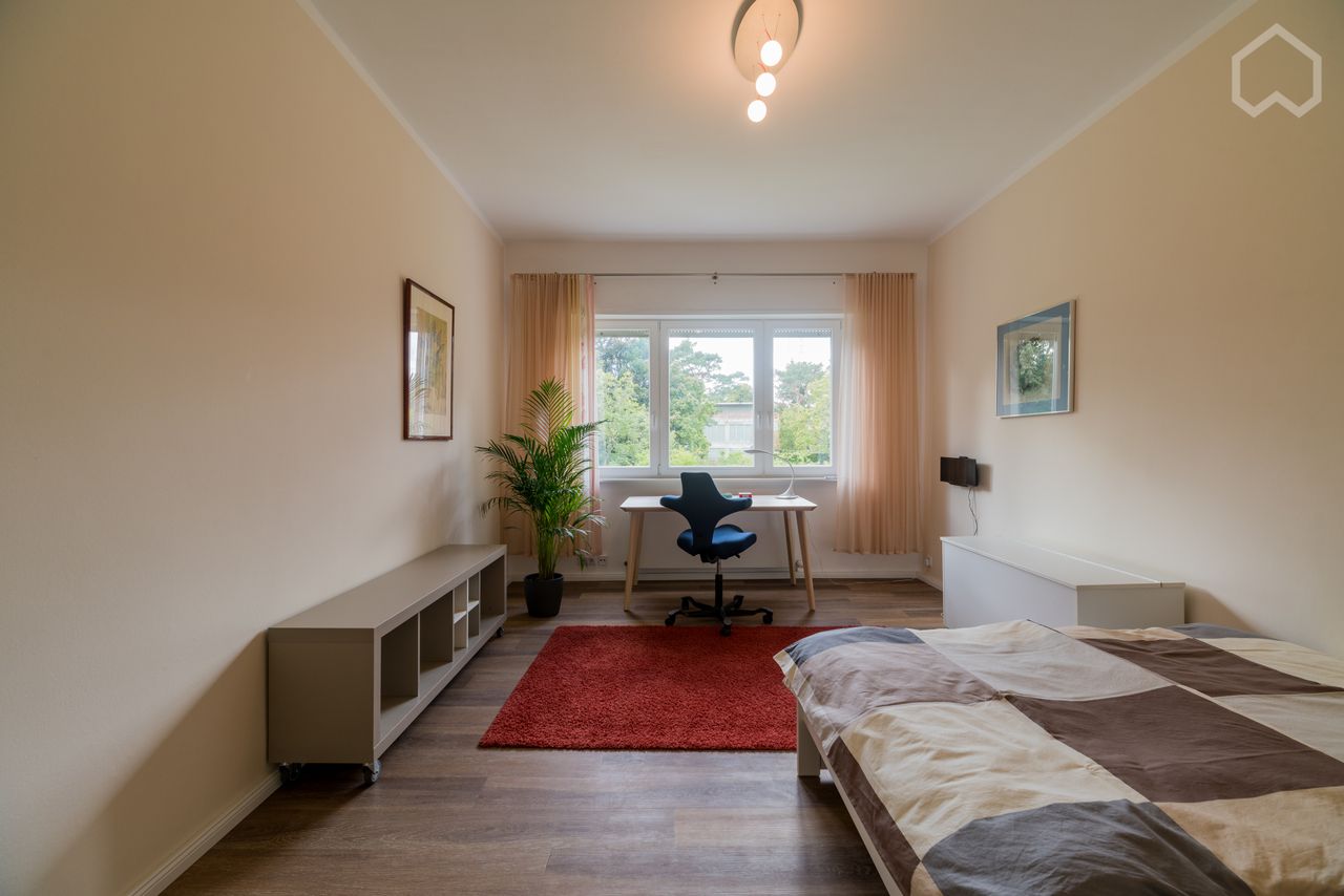 Sunny and stylish 2-room apartment in Berlin-Charlottenburg