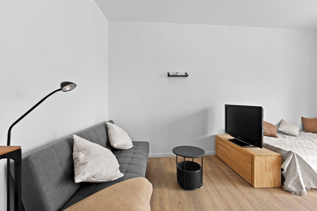 Modern Studio Apartment with Separate Kitchen in Prime Location near Tempelhofer Feld