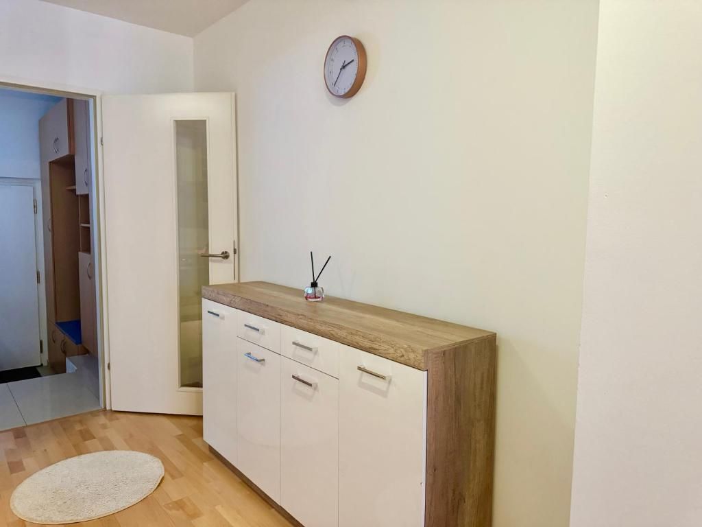 90 m2 Donau City Maisonette with Free Parking