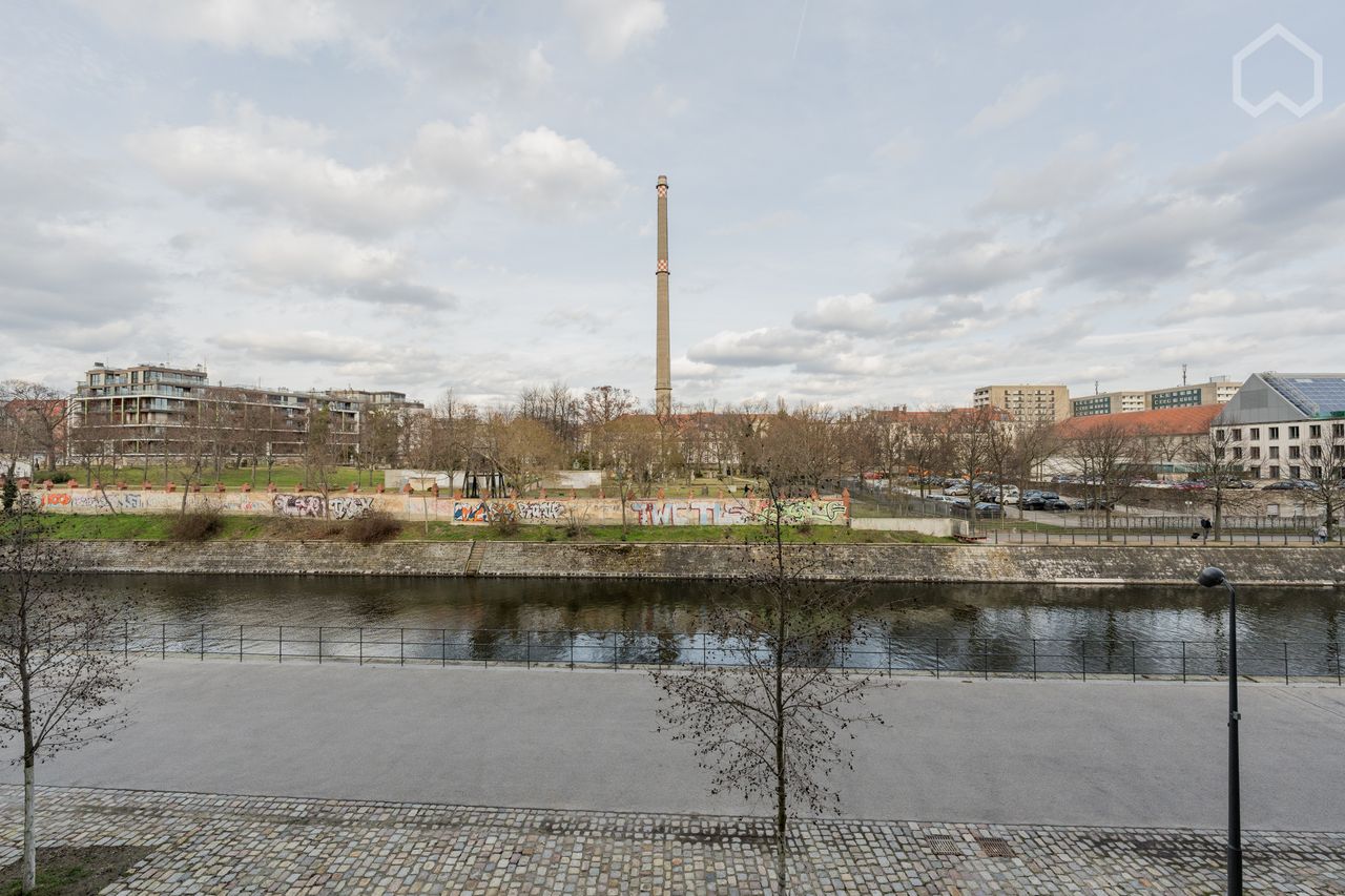 Lovely and Quiet  water front apartment in Mitte