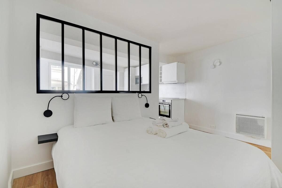 a charming studio in the 4th arrondissement of Paris.