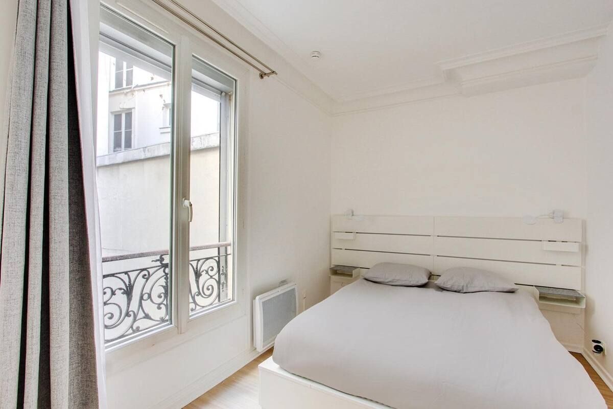 a superb one-bedroom apartment located in the 5th arrondissement of Paris