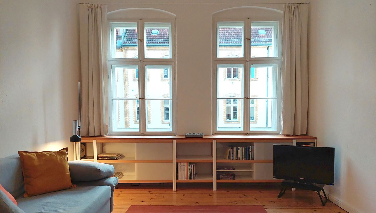 Living in Berlin-Mitte: Charming 2-room apartment in Schröderstraße
