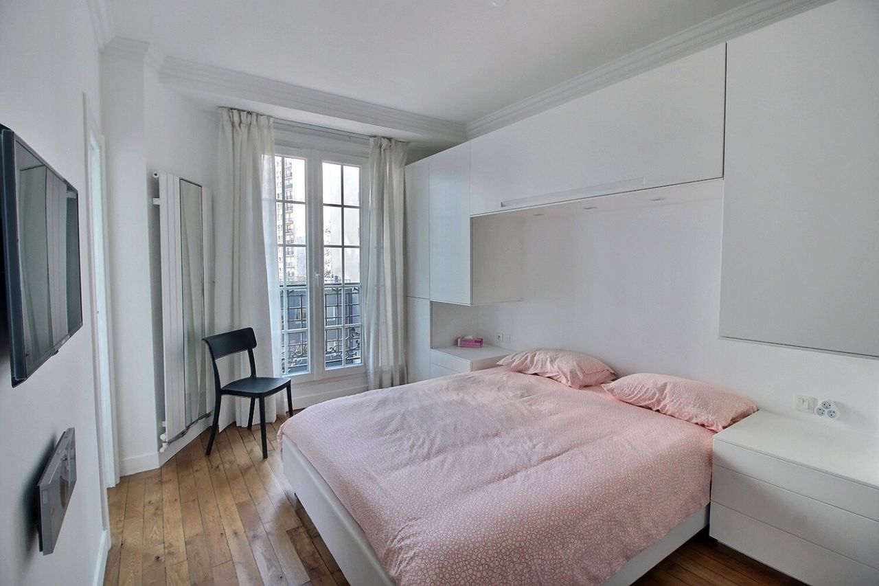 Furnished 1-BR Apartment near Champ de Mars - 50m² - 75015 Paris