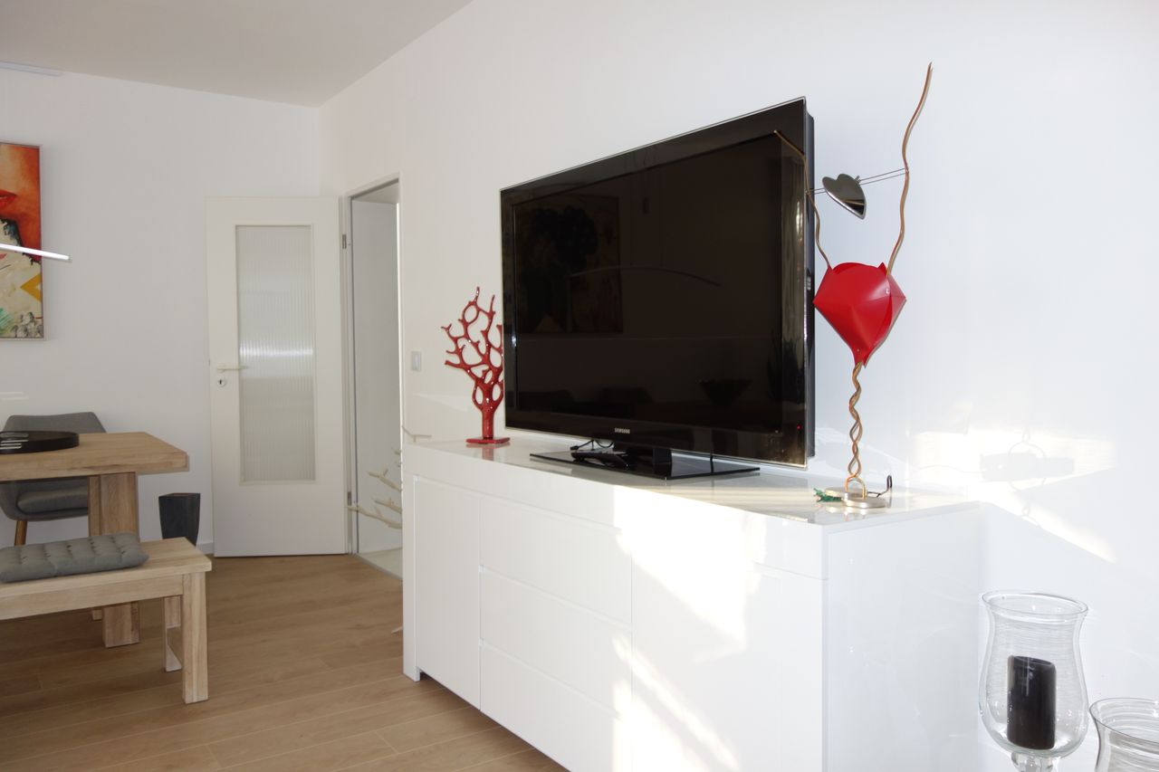 90 m2 furnished flat in Grunewald with large 35 square metre sun terrace