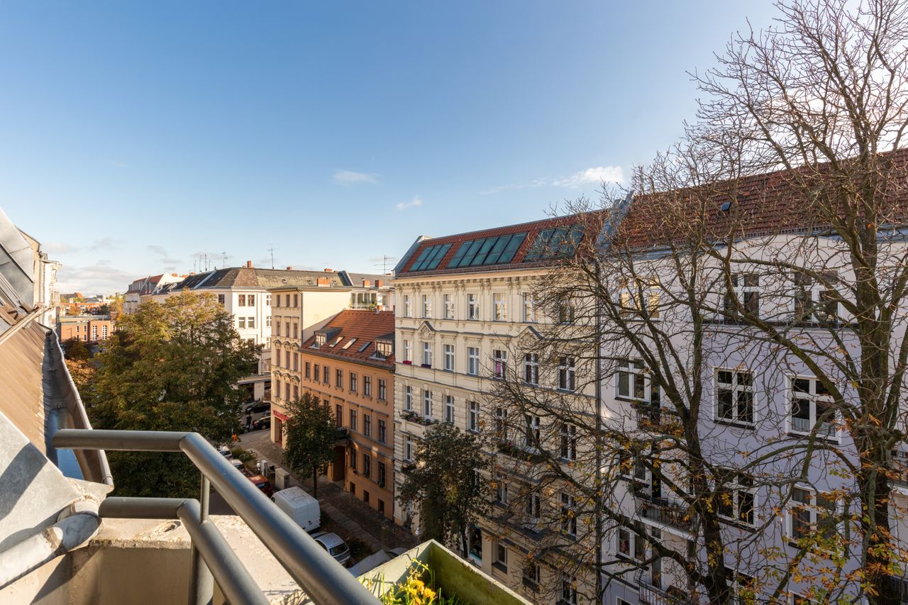 New & pretty apartment located with balcony in Charlottenburg