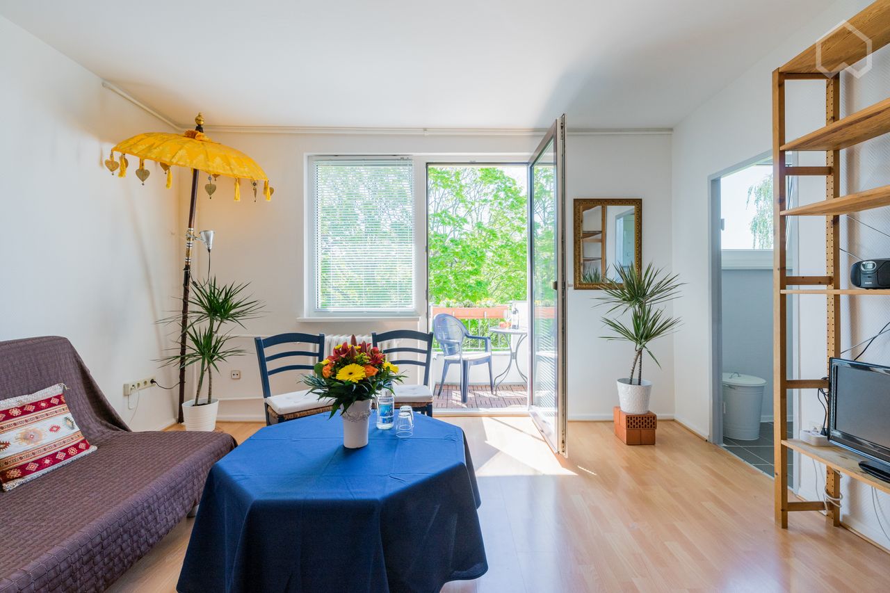 Bright apartment with sunny balcony in Berlin Wilmersdorf