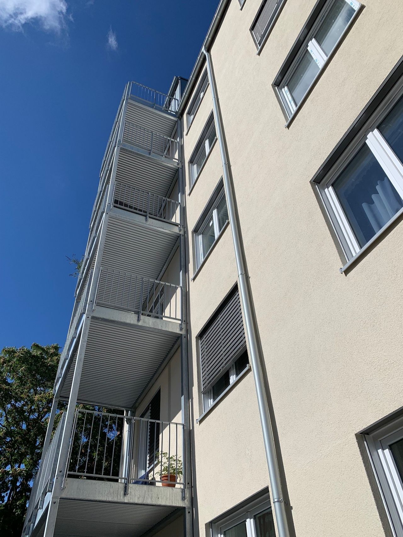 Exclusive, refurbished 3-room flat with balcony in Cologne