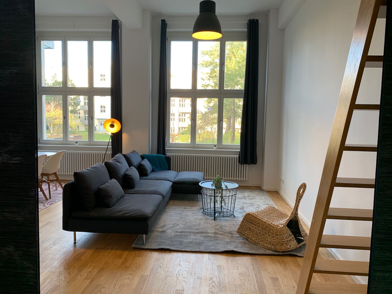 Bright & Beautiful Studio Apartment in Berlin-Zehlendorf