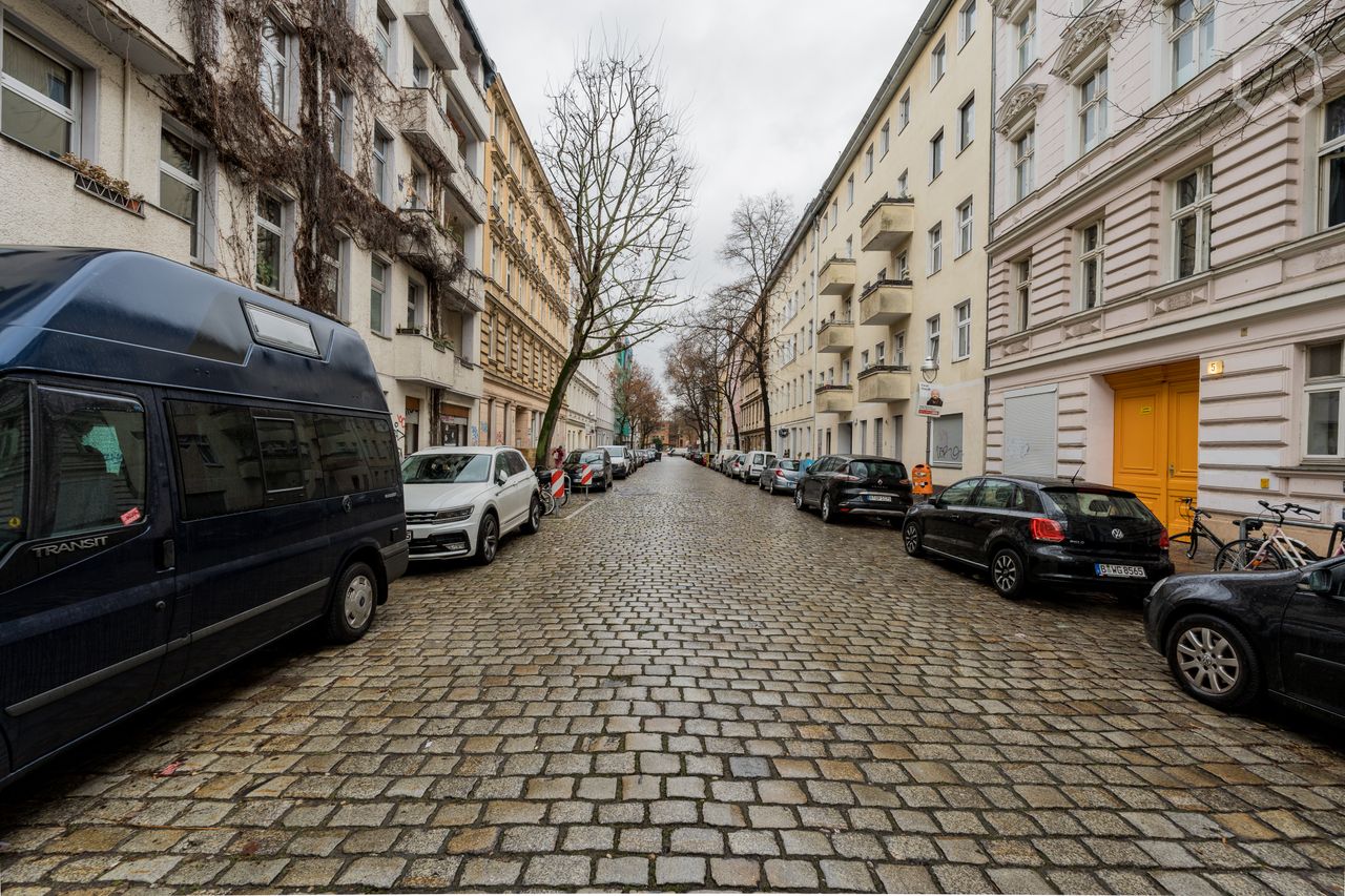 Spacious flat in historic Neukoelln district