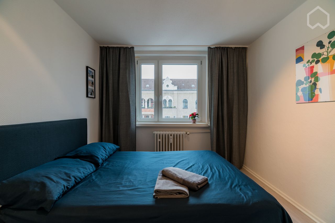 Quiet 3-room apartment in Schöneberg near Wittenbergplatz & KaDeWe (new kitchen, new bathroom!)