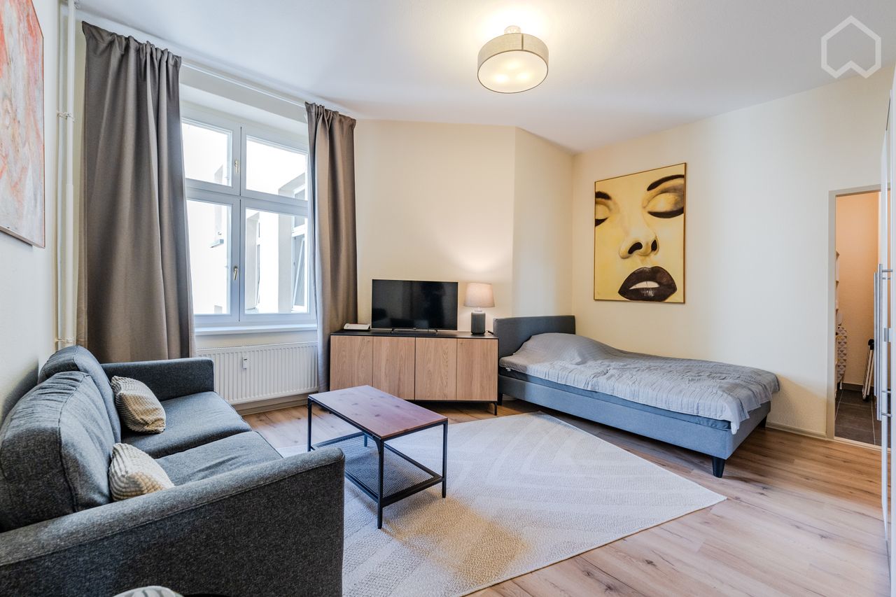 Modern 40 sqm Studio with High-Speed WiFi & Smart TV – Cozy & Beautiful!