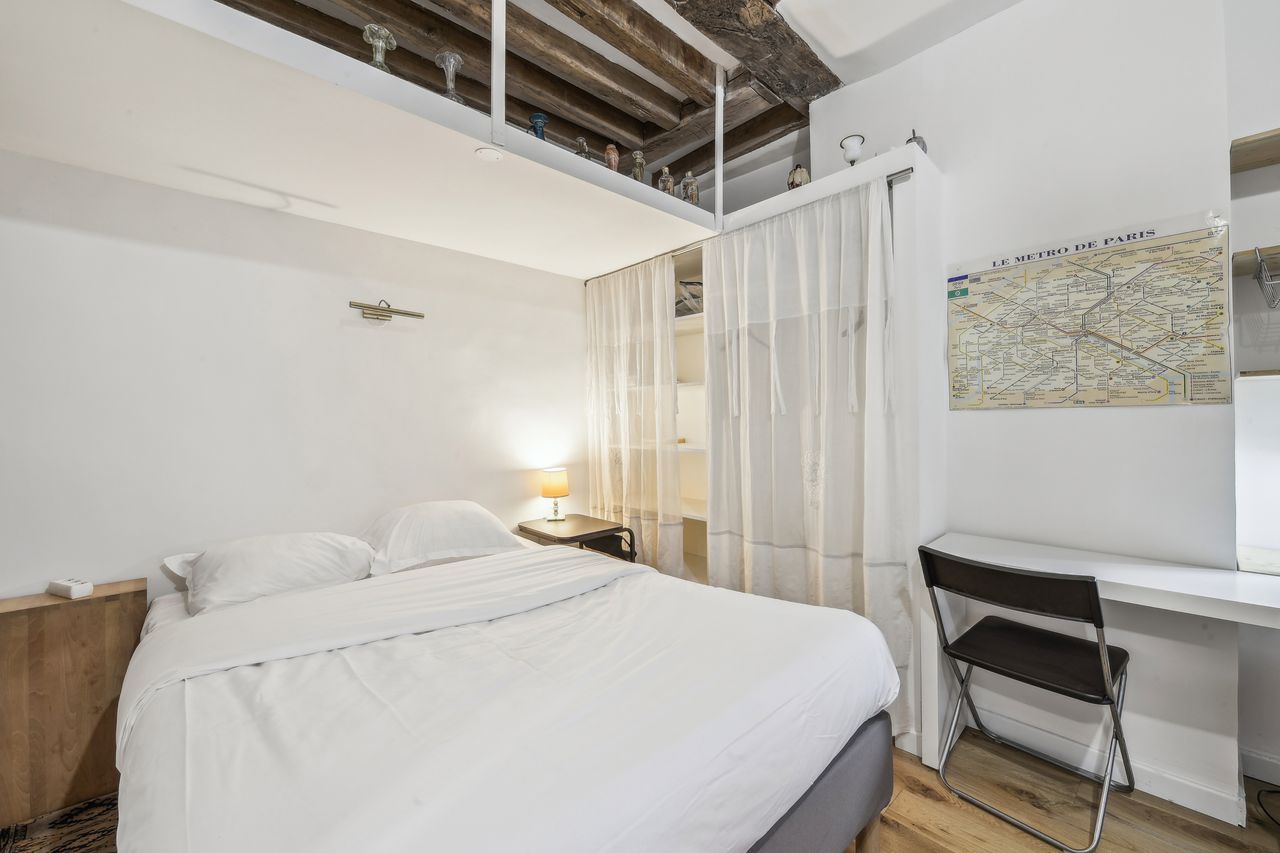 ID 397 - entire 2 bedroom apartment in Rue Saint Sauveur / Montorgueil 2nd arrondissement
