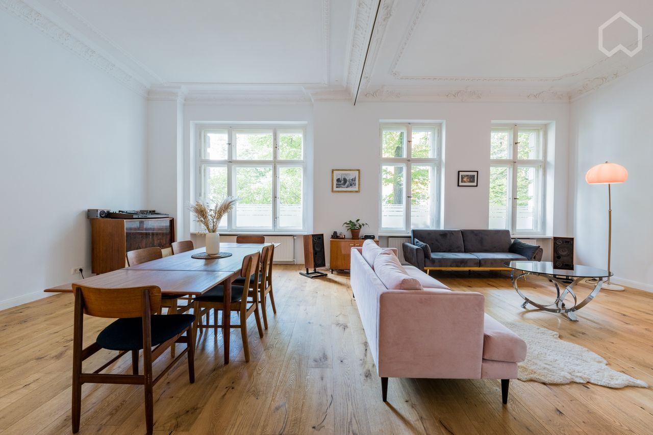 Stunning Renovated Apartment in Templehof - Modern, Spacious, and Convenient