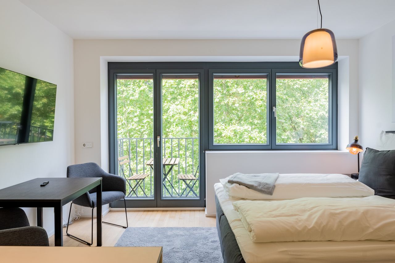 Charming & bright suite in Kreuzberg with balcon!