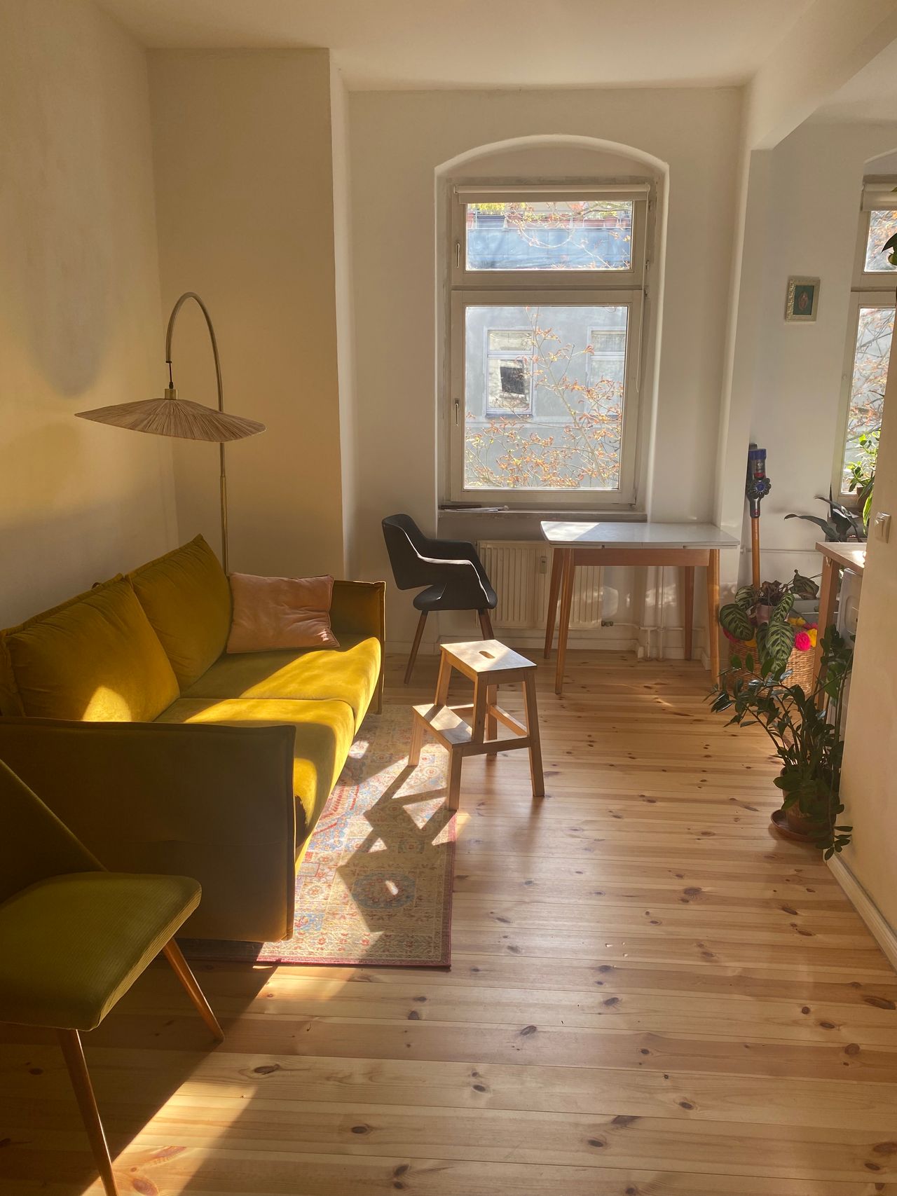 Sunny, calm home in Moabit