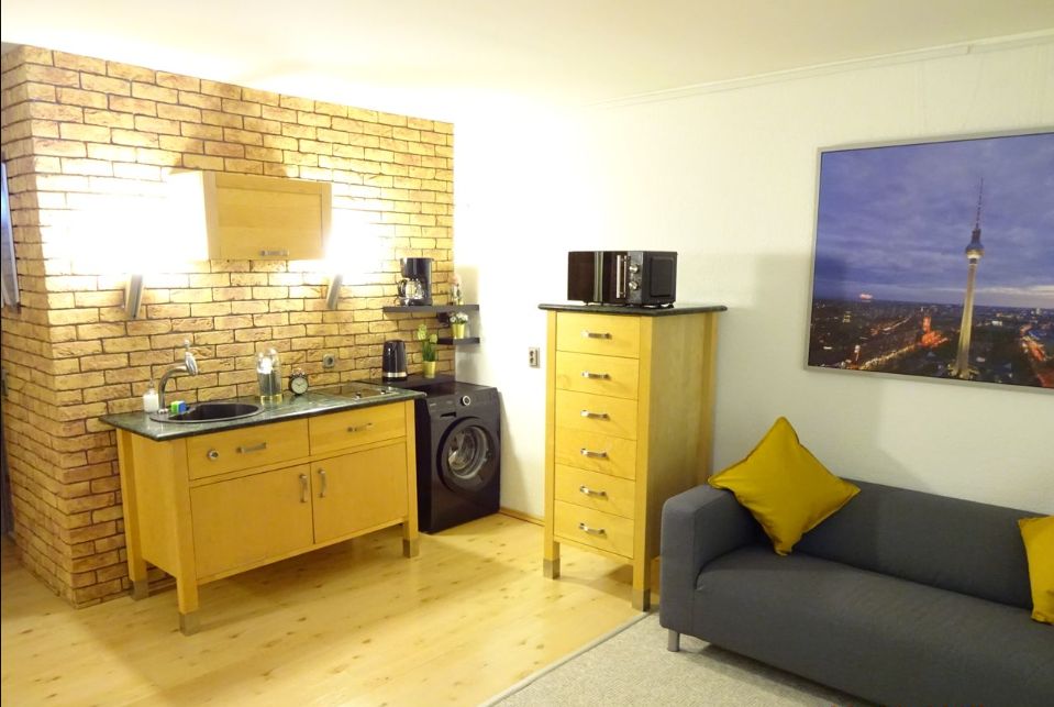 Central 1-room-apartment in Charlottenburg near the Deutsche Oper. All utilities are included in the price.