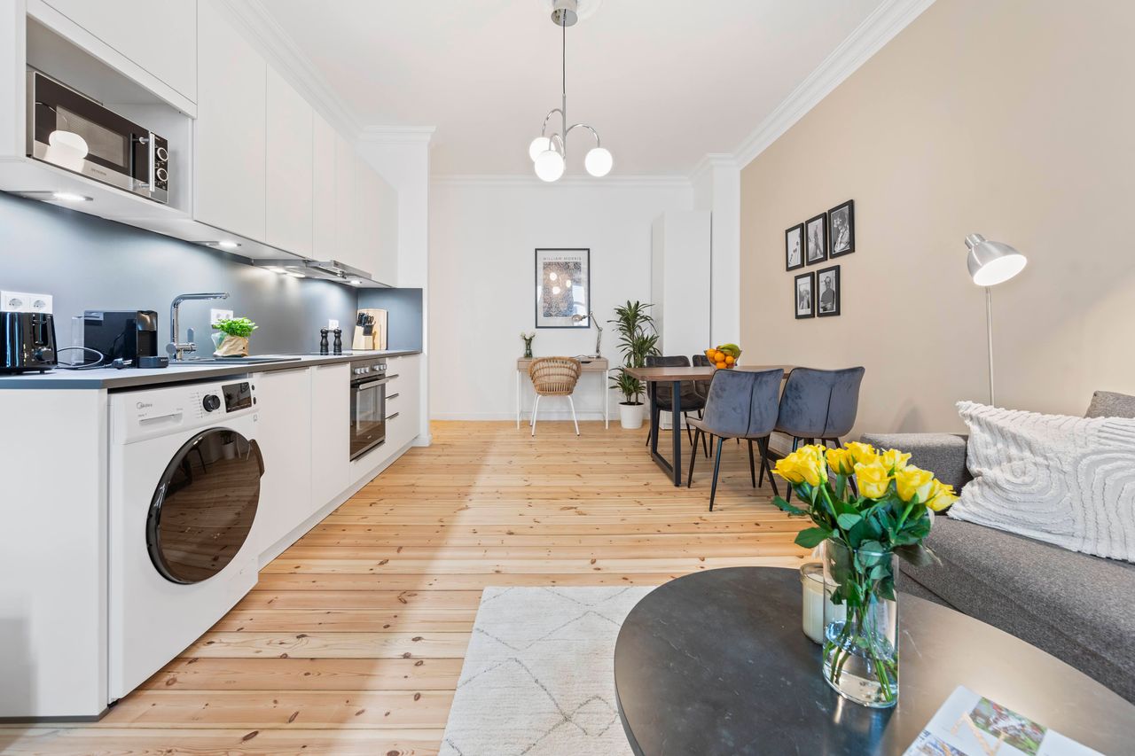 Modern, freshly renovated 2 room apartment with the best accessibility in Prenzlauer Berg