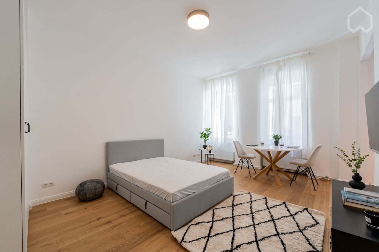 First occupancy - apartment in old building not far from the Spree