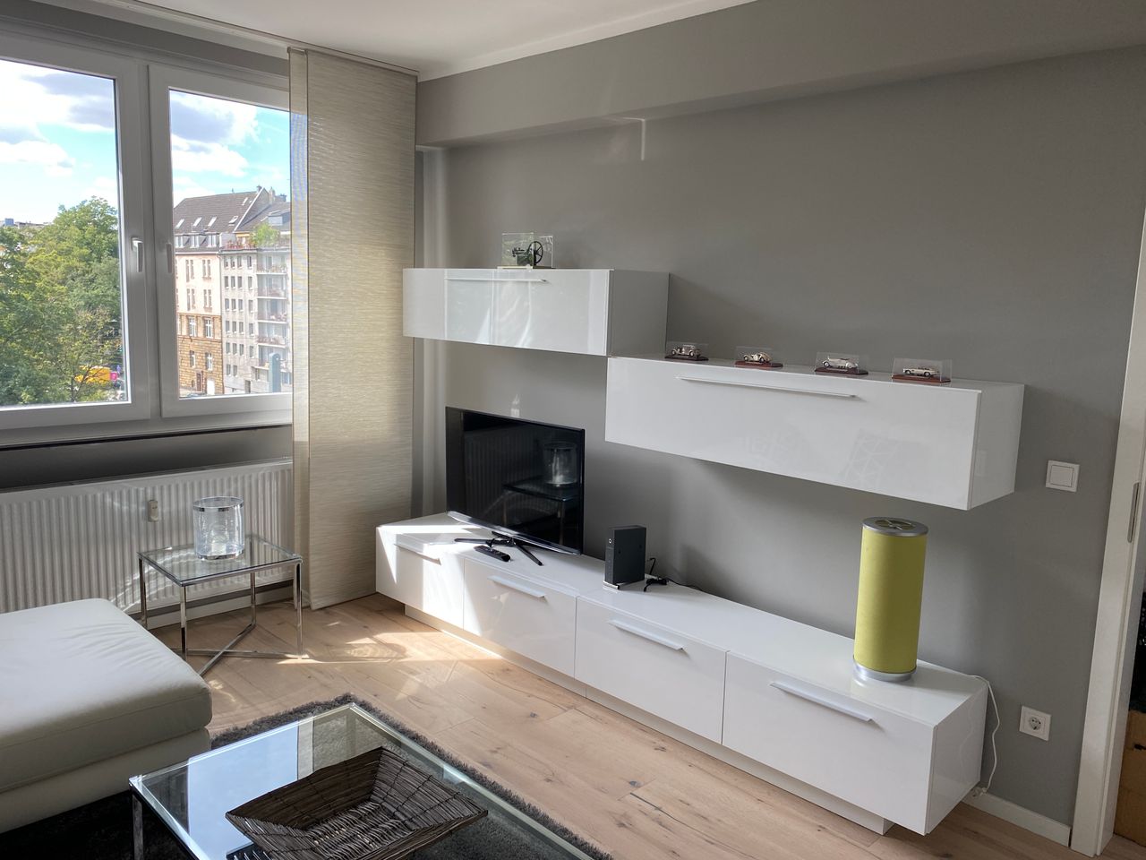 All new: refurbished, modern furnished, bright 3-room flat directly at the Zoopark