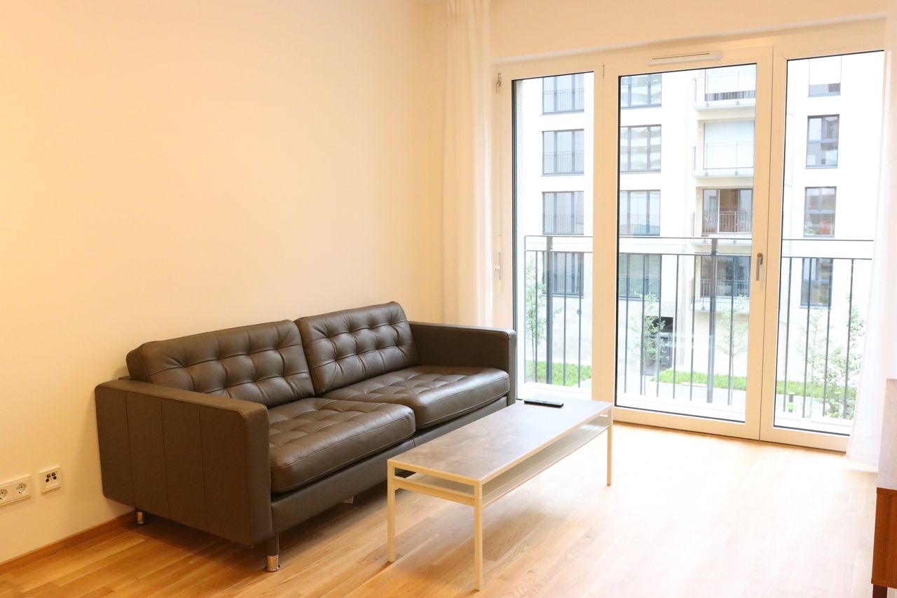 Apartment in new building 500m away from the main station