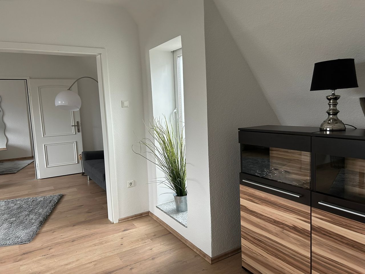 Neu teilsanierte- und renovierte möblierte Wohnung im Essener Süden!