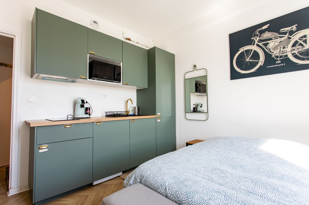 Modern Flat in Compans – Metro, Charm & Comfort