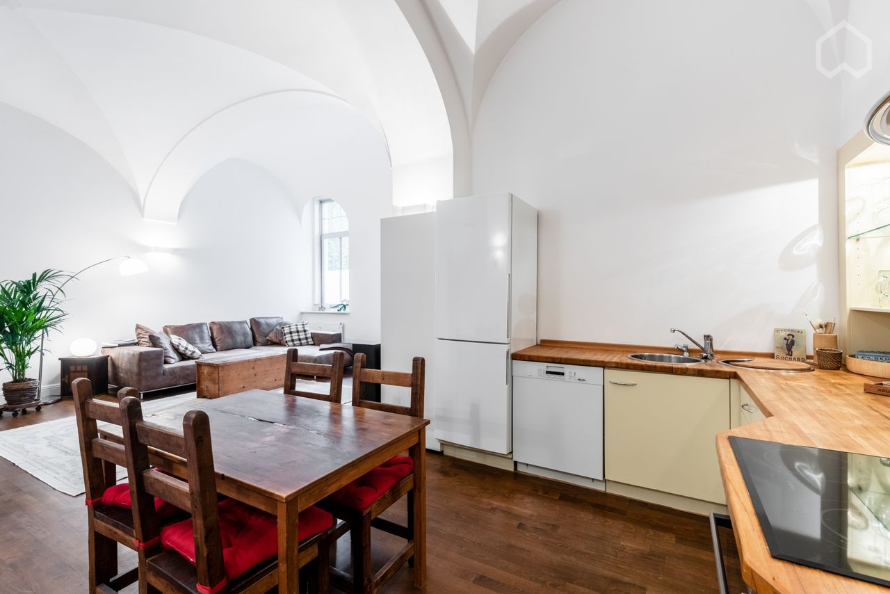 Beautiful flat with groined vault placed in Munich