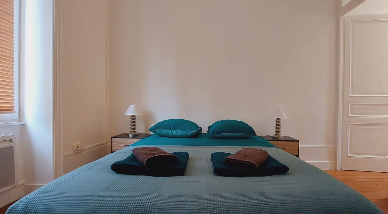1-bedroom apartment with 1 old living room, newly renovated