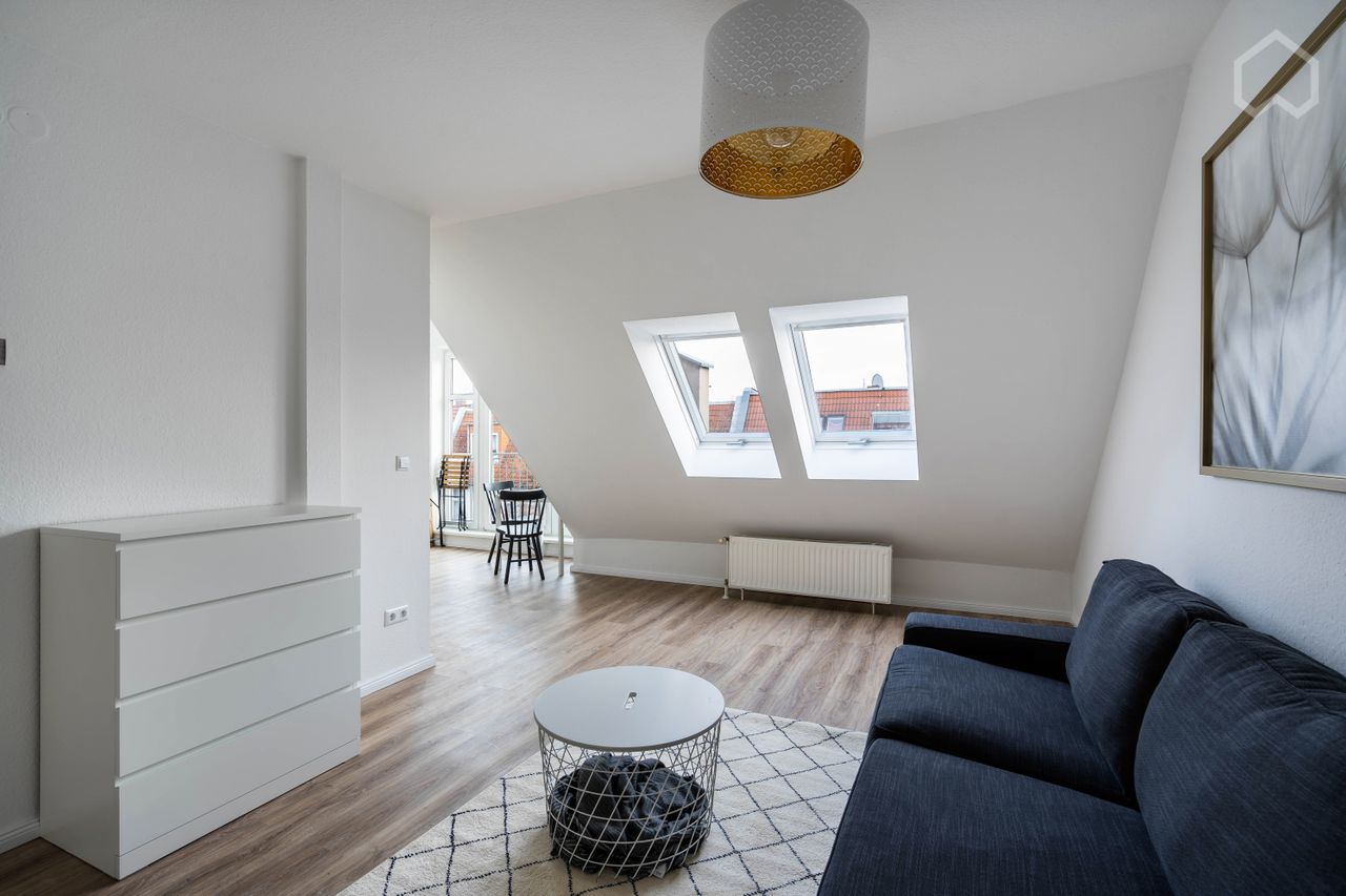 Modern and bright studio apartment in the centre of Neukölln with balcony